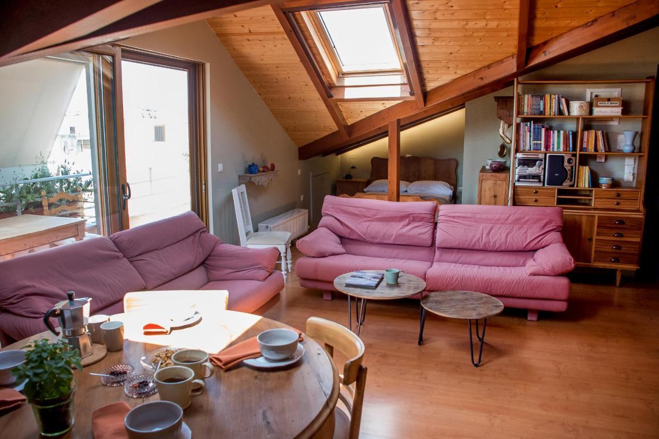 Appartamento Country Style Attic In The Heart Of Preveza Esterno foto