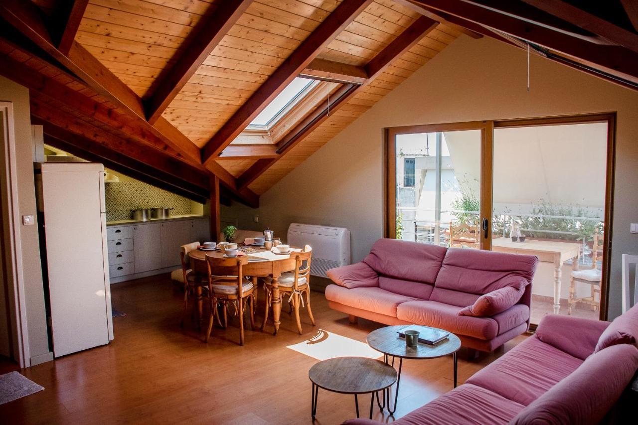 Appartamento Country Style Attic In The Heart Of Preveza Esterno foto