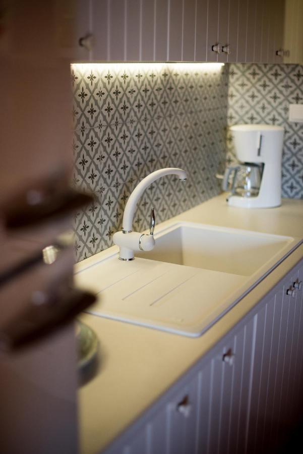 Appartamento Country Style Attic In The Heart Of Preveza Esterno foto